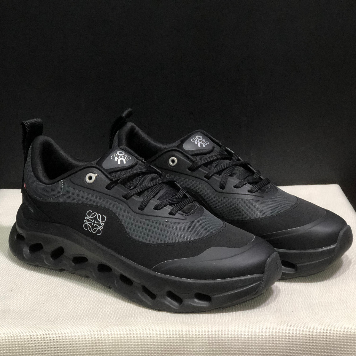 On Running Cloudtilt × Loewe Black