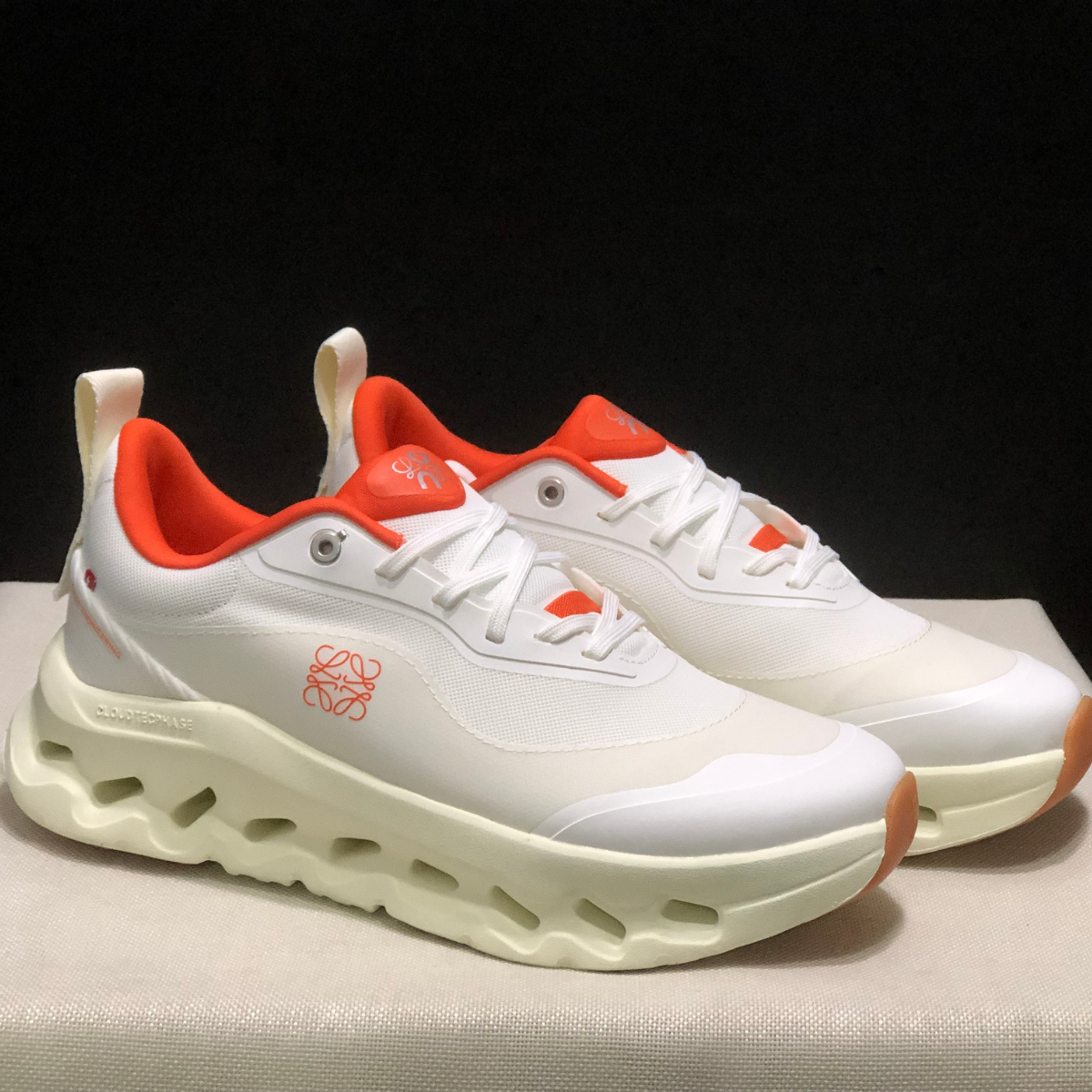 On Running Cloudtilt × Loewe Orange