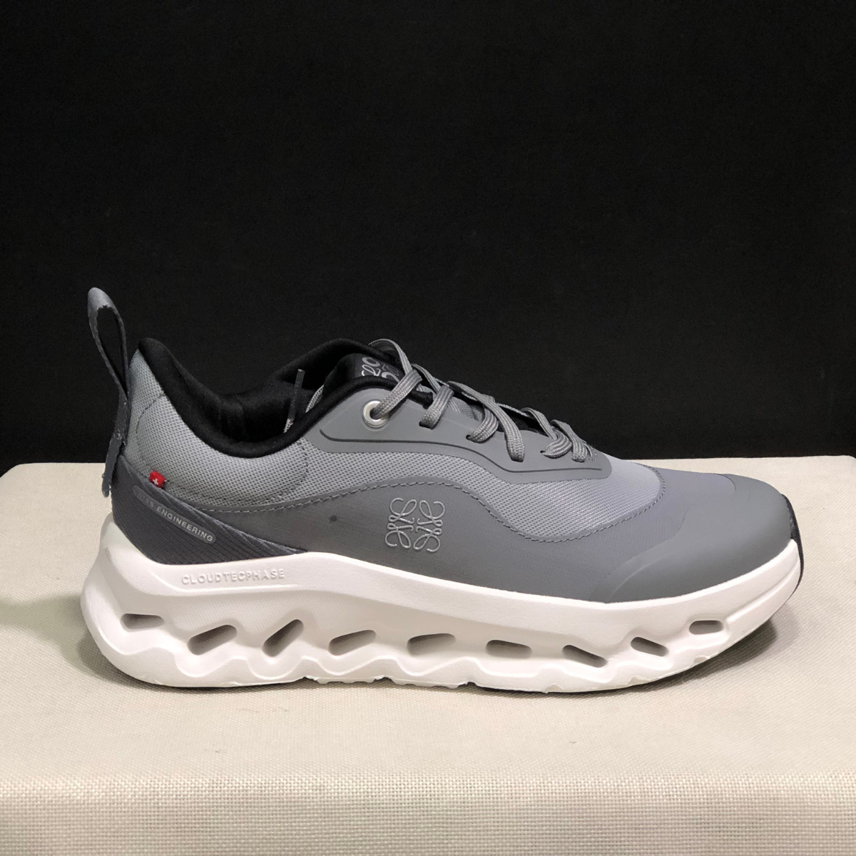 On Running Cloudtilt × Loewe Grey