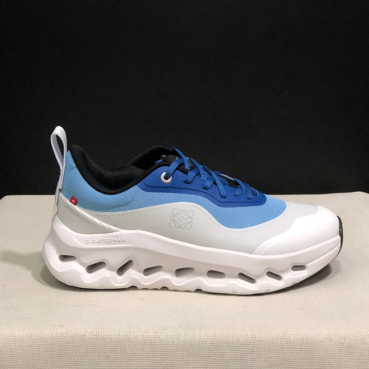On Running Cloudtilt × Loewe Blue Sky