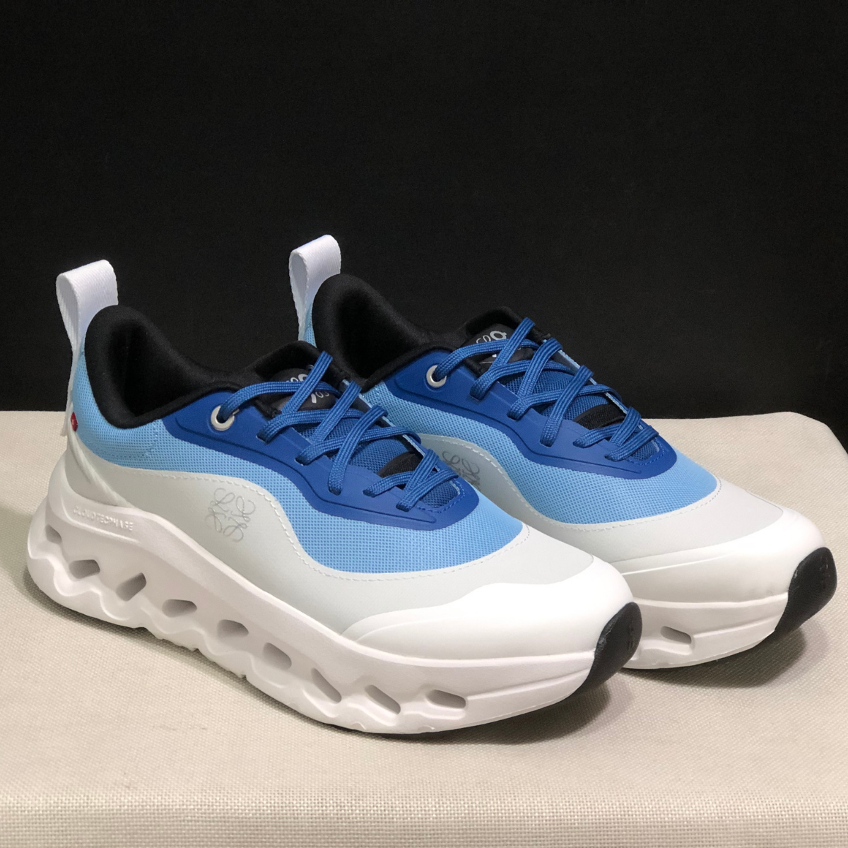 On Running Cloudtilt × Loewe Blue Sky