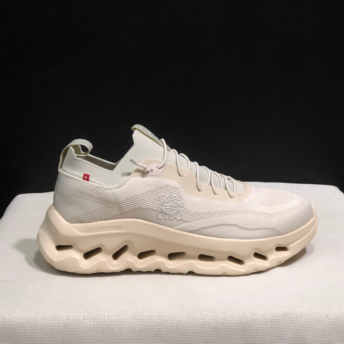 On Running Cloudtilt × Loewe Crème 2.0