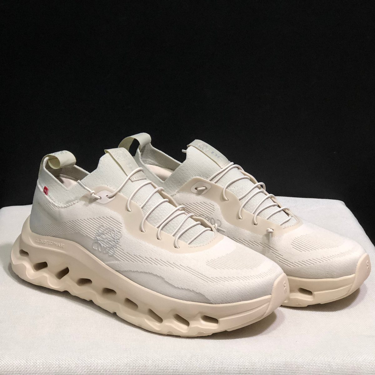 On Running Cloudtilt × Loewe Crème 2.0