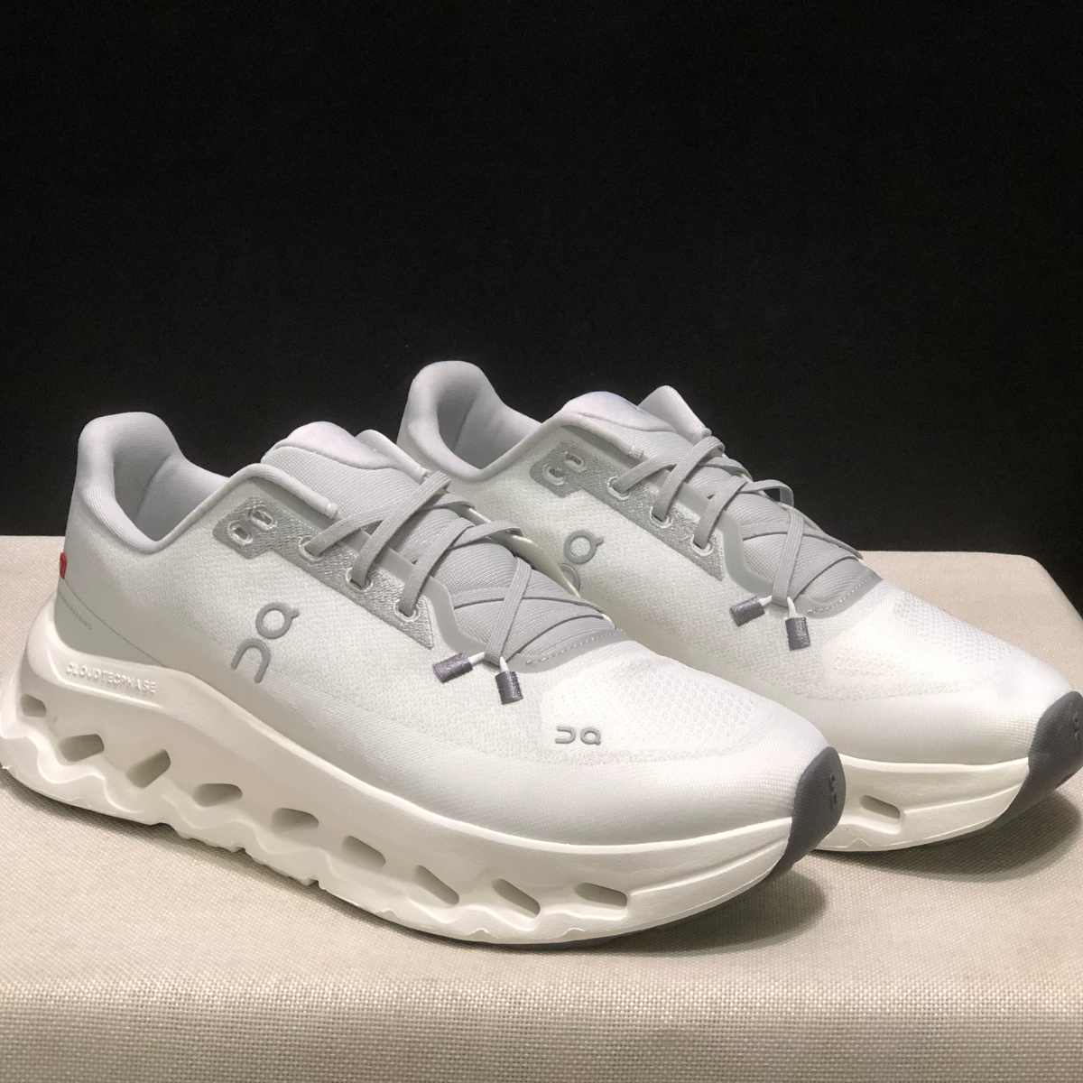 On Running Cloudtilt Light Grey