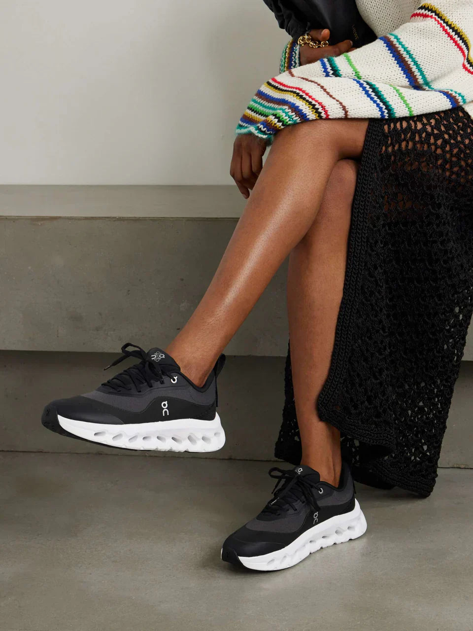 Cloudtilt Loewe - Noir et Blanc